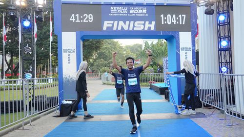 Race photo from KEMLU RUN 2025