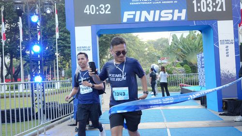 Race photo from KEMLU RUN 2025