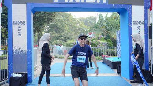 Race photo from KEMLU RUN 2025