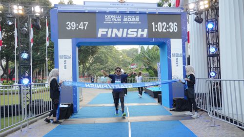 Race photo from KEMLU RUN 2025