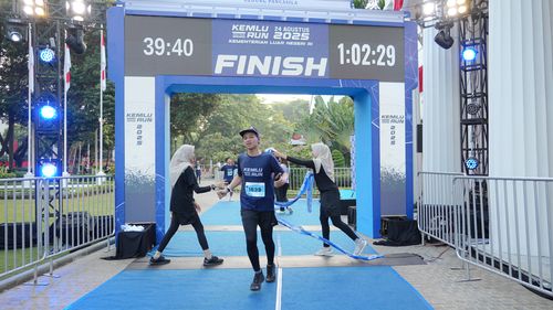 Race photo from KEMLU RUN 2025