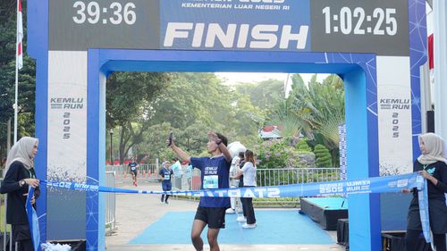 Race photo from KEMLU RUN 2025