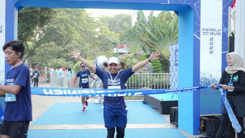Race photo from KEMLU RUN 2025