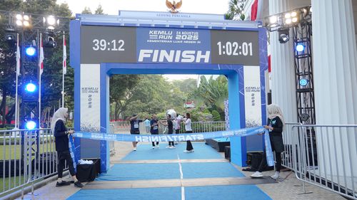 Race photo from KEMLU RUN 2025