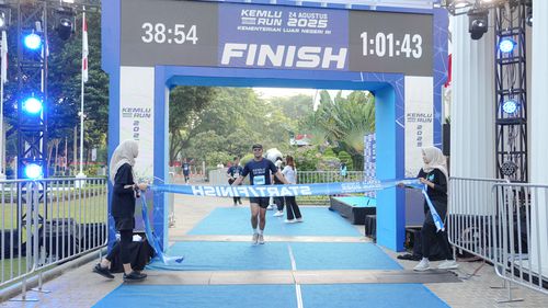 Race photo from KEMLU RUN 2025