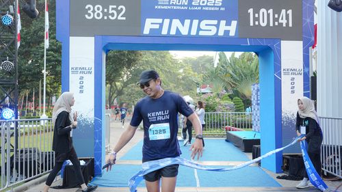 Race photo from KEMLU RUN 2025