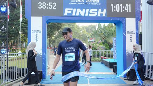 Race photo from KEMLU RUN 2025