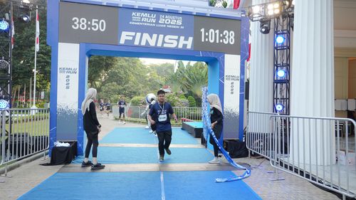 Race photo from KEMLU RUN 2025