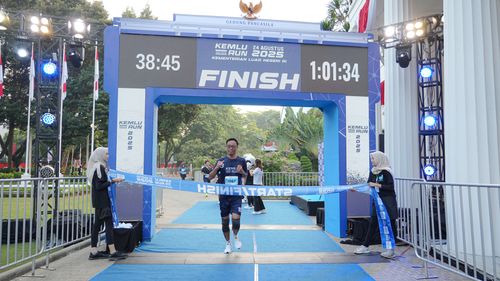 Race photo from KEMLU RUN 2025