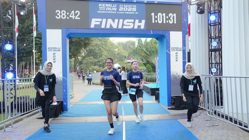 Race photo from KEMLU RUN 2025