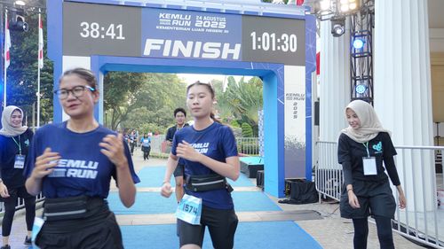 Race photo from KEMLU RUN 2025