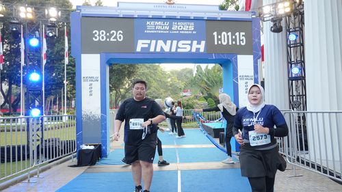 Race photo from KEMLU RUN 2025