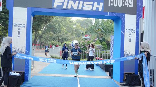 Race photo from KEMLU RUN 2025