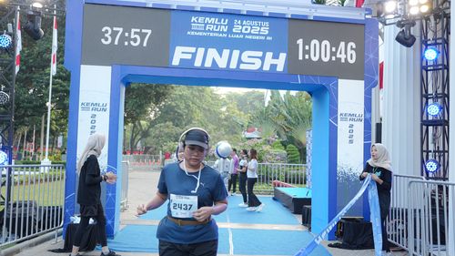 Race photo from KEMLU RUN 2025