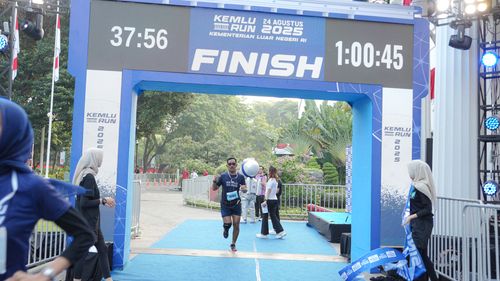 Race photo from KEMLU RUN 2025