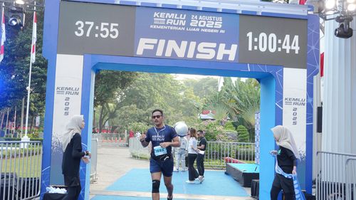 Race photo from KEMLU RUN 2025