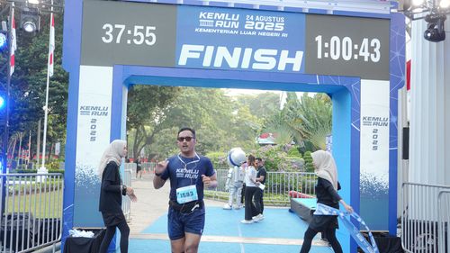 Race photo from KEMLU RUN 2025