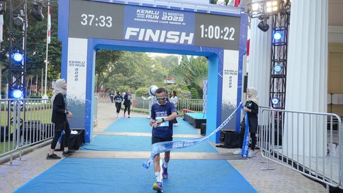 Race photo from KEMLU RUN 2025