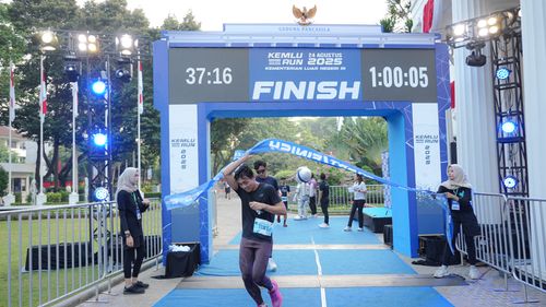 Race photo from KEMLU RUN 2025