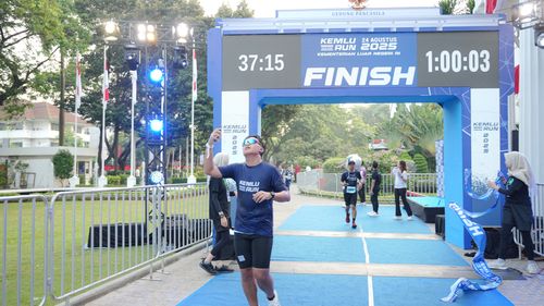 Race photo from KEMLU RUN 2025