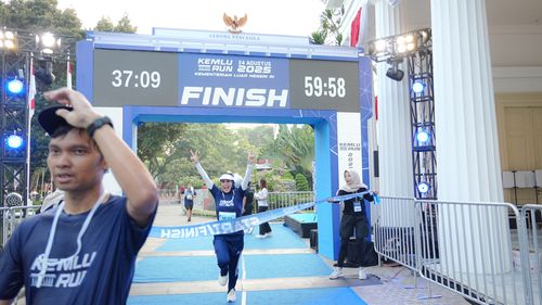 Race photo from KEMLU RUN 2025