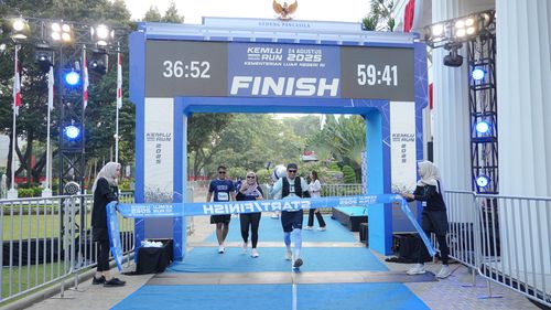 Race photo from KEMLU RUN 2025