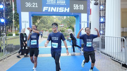 Race photo from KEMLU RUN 2025