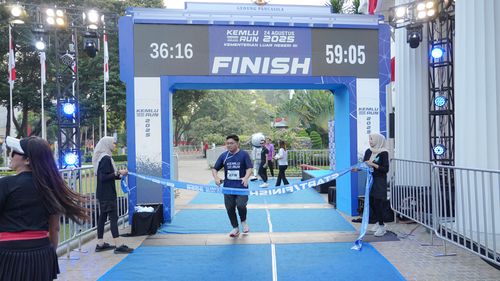 Race photo from KEMLU RUN 2025