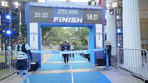 Race photo from KEMLU RUN 2025