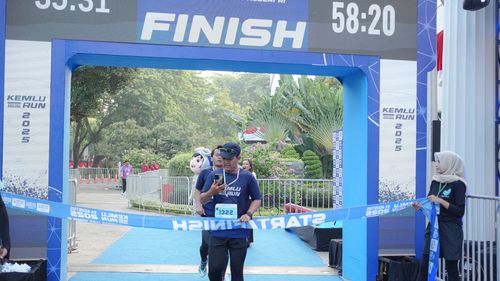 Race photo from KEMLU RUN 2025