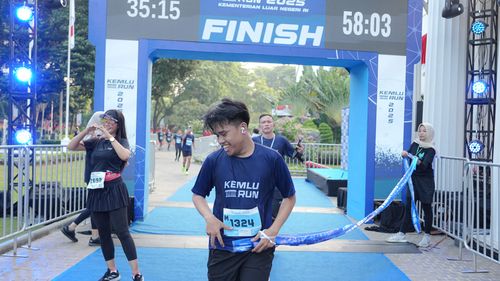 Race photo from KEMLU RUN 2025