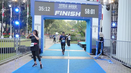 Race photo from KEMLU RUN 2025