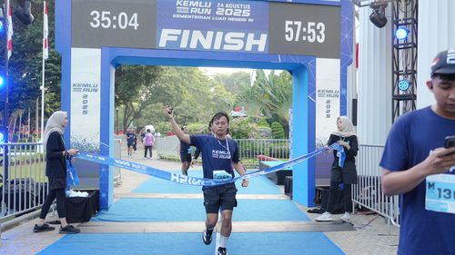 Race photo from KEMLU RUN 2025