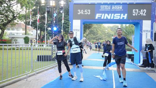 Race photo from KEMLU RUN 2025