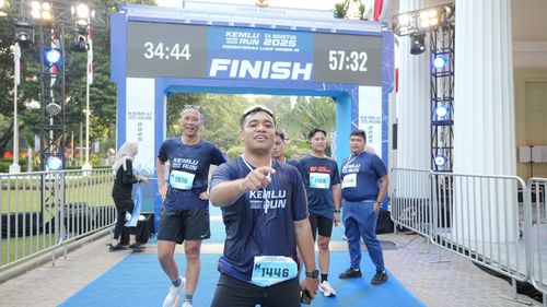 Race photo from KEMLU RUN 2025