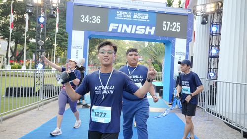 Race photo from KEMLU RUN 2025