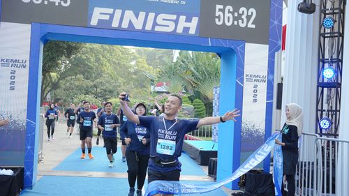 Race photo from KEMLU RUN 2025