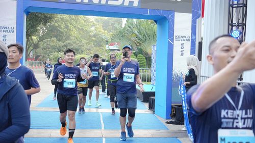 Race photo from KEMLU RUN 2025
