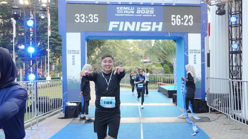 Race photo from KEMLU RUN 2025