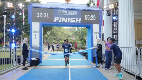 Race photo from KEMLU RUN 2025