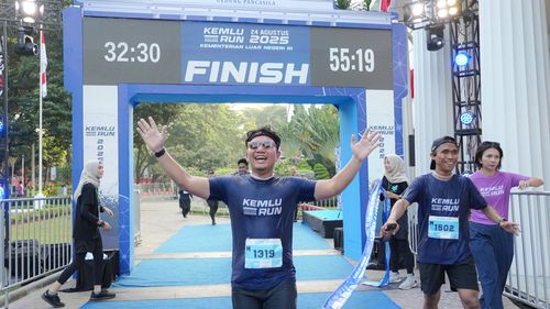 Race photo from KEMLU RUN 2025