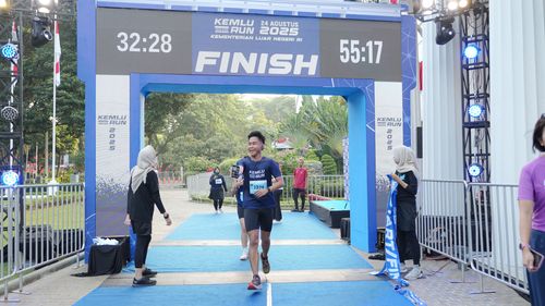 Race photo from KEMLU RUN 2025