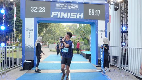 Race photo from KEMLU RUN 2025