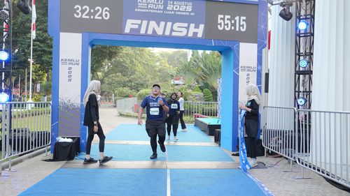 Race photo from KEMLU RUN 2025