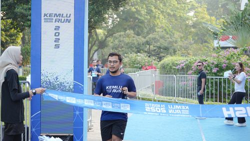 Race photo from KEMLU RUN 2025