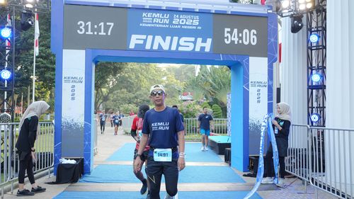 Race photo from KEMLU RUN 2025