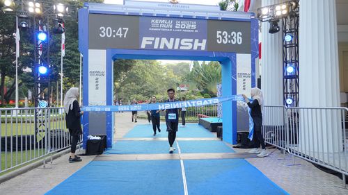 Race photo from KEMLU RUN 2025