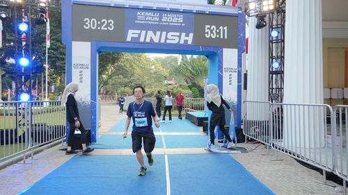 Race photo from KEMLU RUN 2025