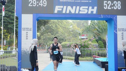 Race photo from KEMLU RUN 2025