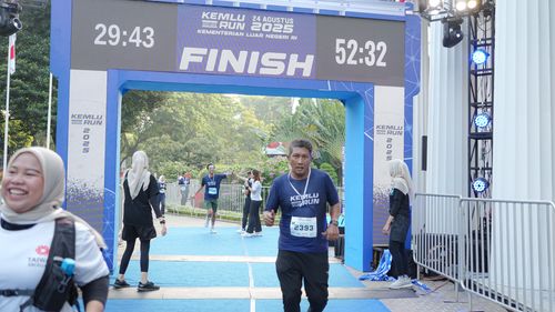 Race photo from KEMLU RUN 2025